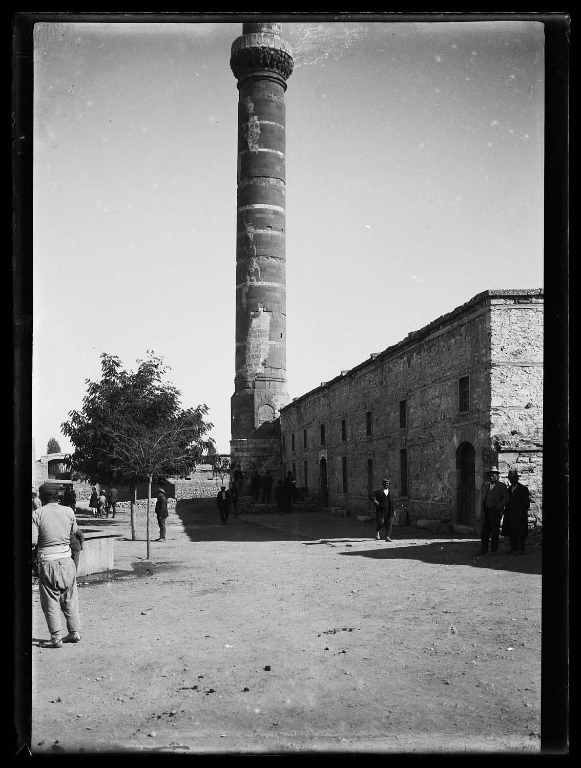 Minaret à parement bicolore d'une mosquée non localisée (Adana ou Aksaray ?)